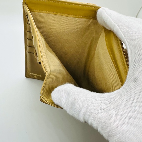 Chanel quilted Classic Flap Wallet - Picture 12 of 13